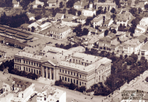 Vedere aeriană din anii '20 cu fostul Palat al Justiţiei.jpg